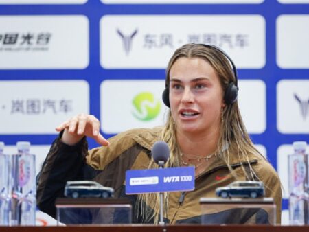 WTA Wuhan Open: Триумф Швентек, Возвращение Осаки и Сход Радукану