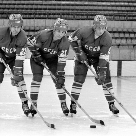 Сергей Шепелев: 70 лет легенде хоккея и его незабываемый хет-трик